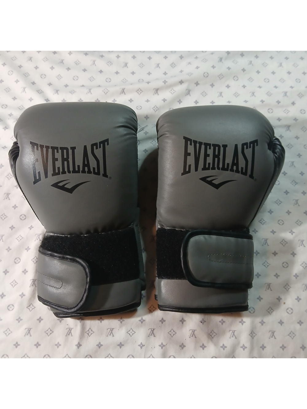Everlast Powerlock Boxing Gloves Gray Black Sparring Training Kickboxing